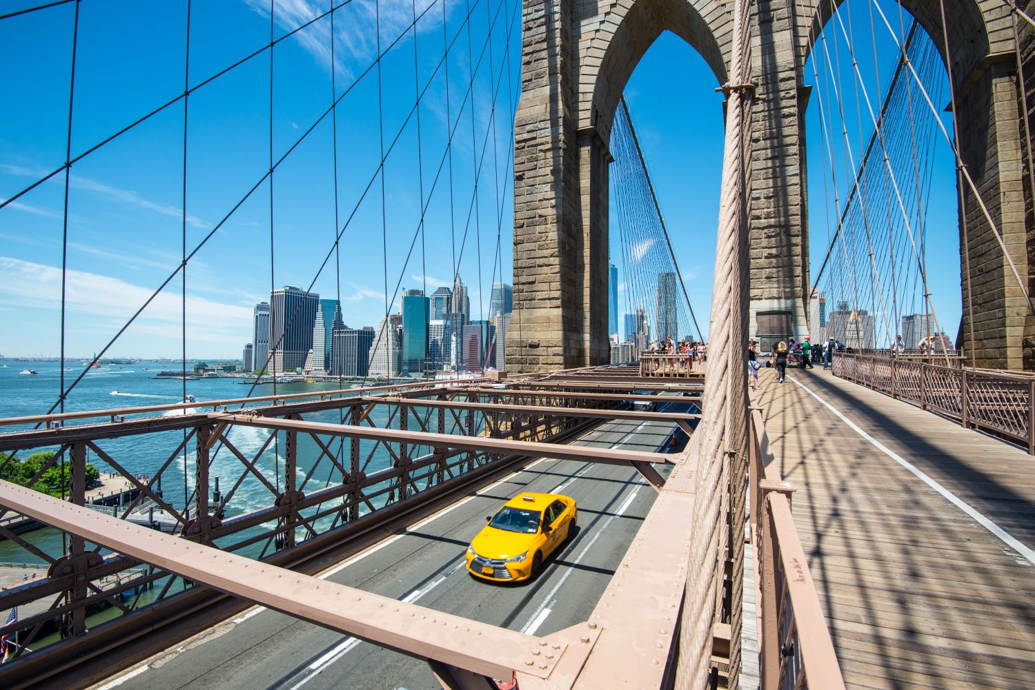 Фотообои «Такси на мосту Нью-Йорка»