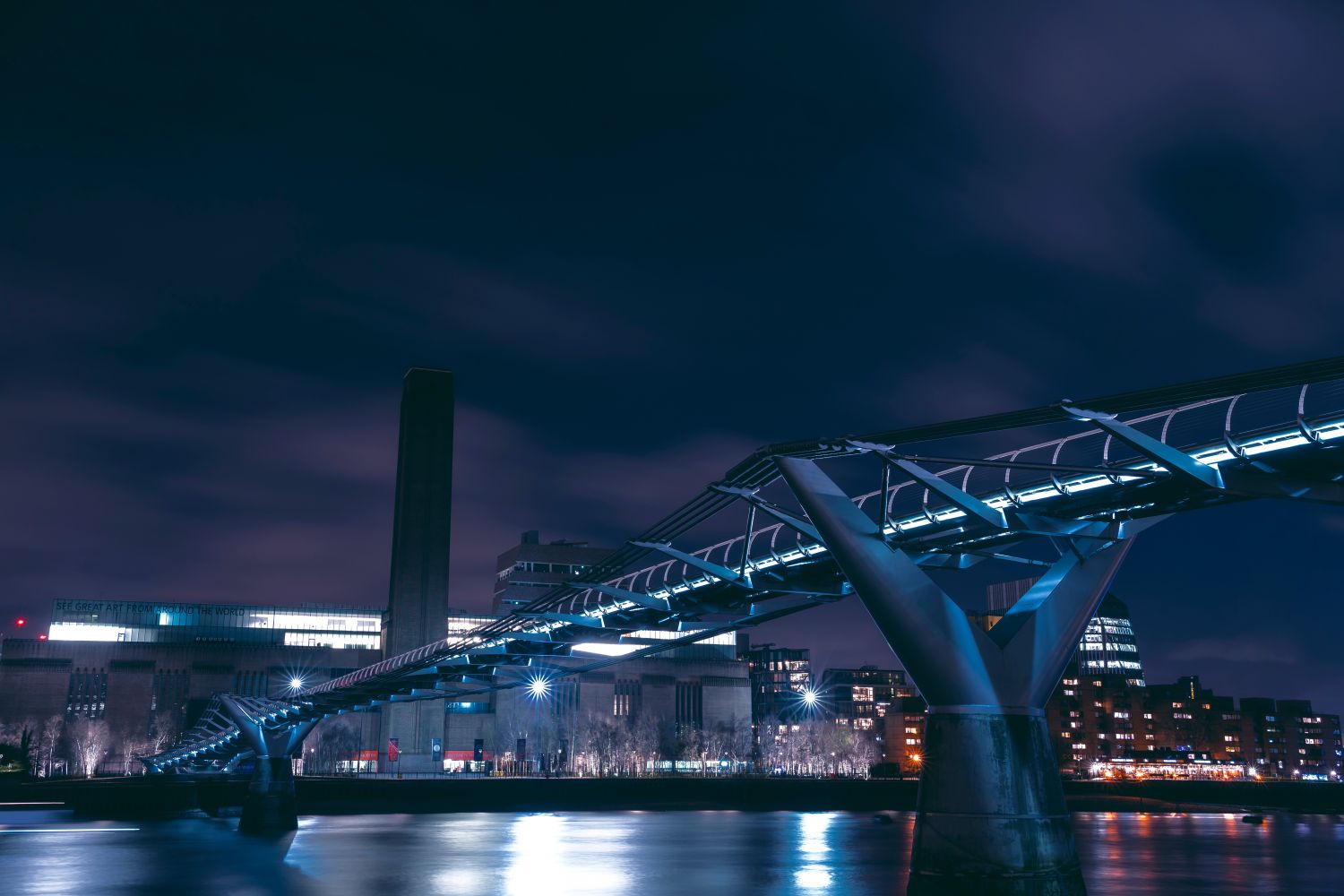 Фрески «Ночные мост Миллениум»