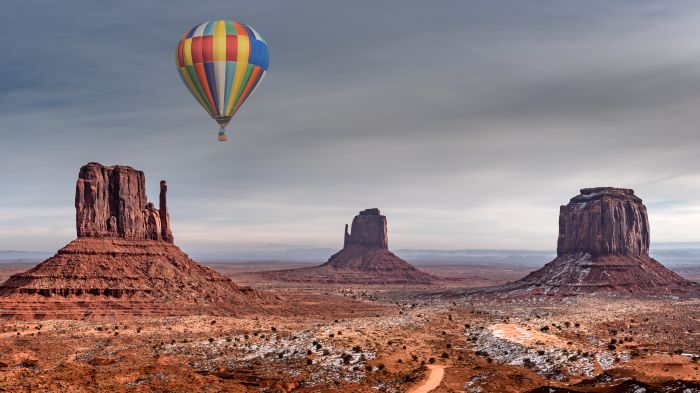 Фотообои «Воздушные шары над пустыней»