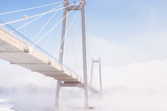 Фотообои «Мост через реку в тумане »